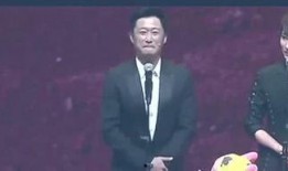 拿扇子爆料娱乐八卦的人,娱乐圈风云变幻